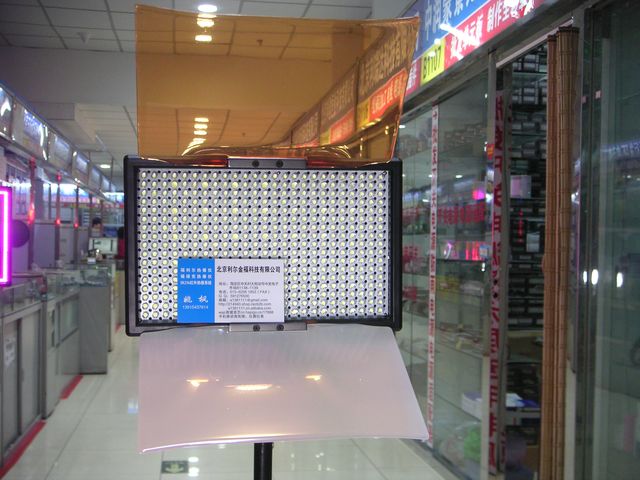 开麦莱特PL-2500小场景布光灯 色温5600K/3200K照度约3800Lux 开麦莱特PL-2500小场景布光灯 色温5600K/3200K照度约3800Lux 无线遥控调光LED节能灯