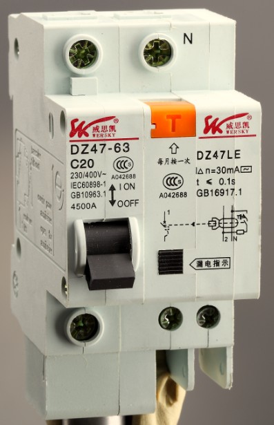 小型高分断漏电断路器 DZ47LE-63-C3P+N