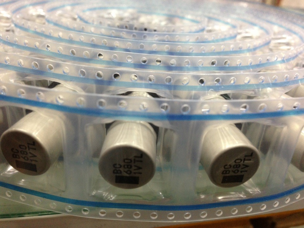 贴片铝电解 35V680UF 12MM*13MM
